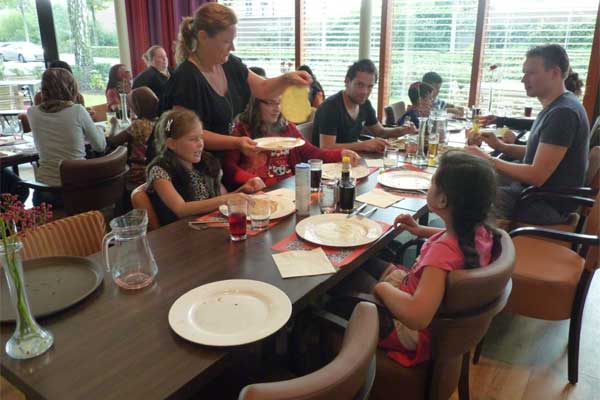 pannenkoeken eten in het Wijkrestaurant